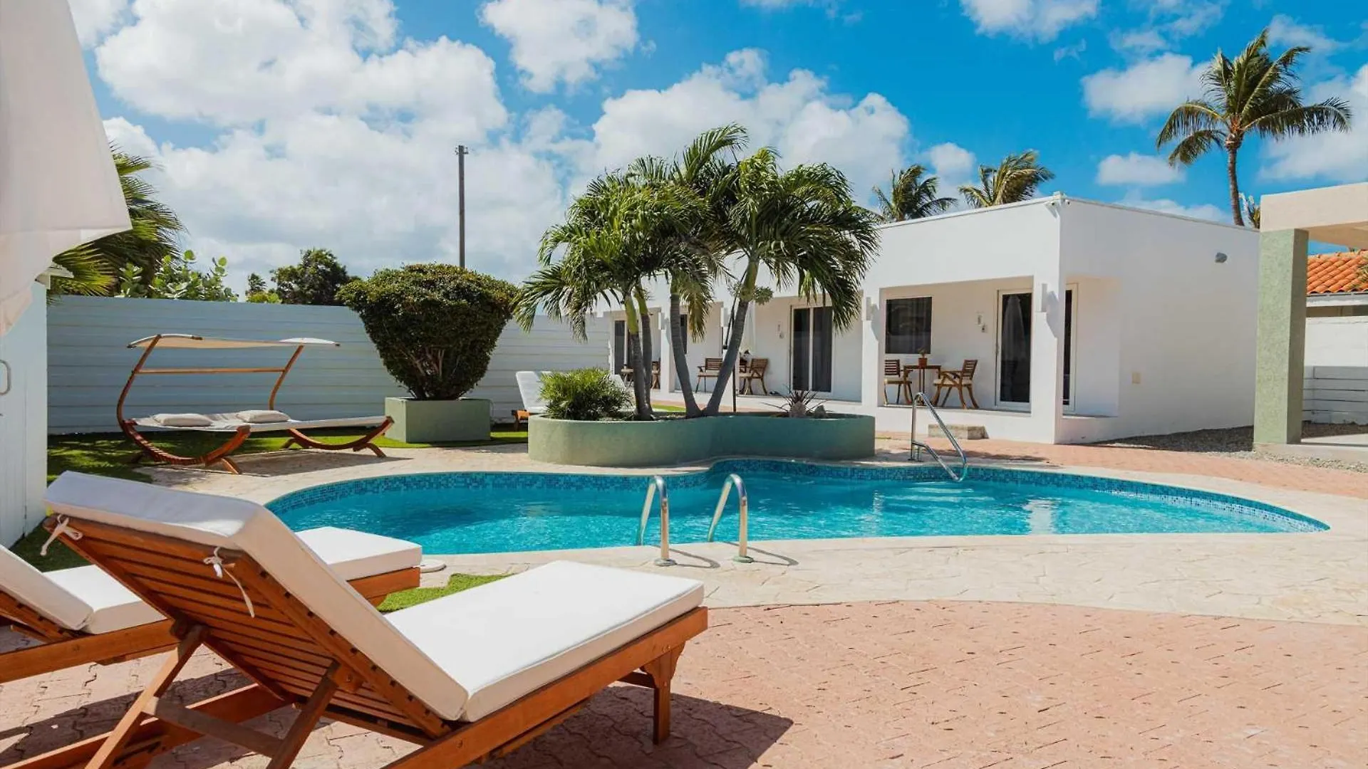 Wlr2 - 1Br Near Palm Beach - White Lotus Retreat 0*,